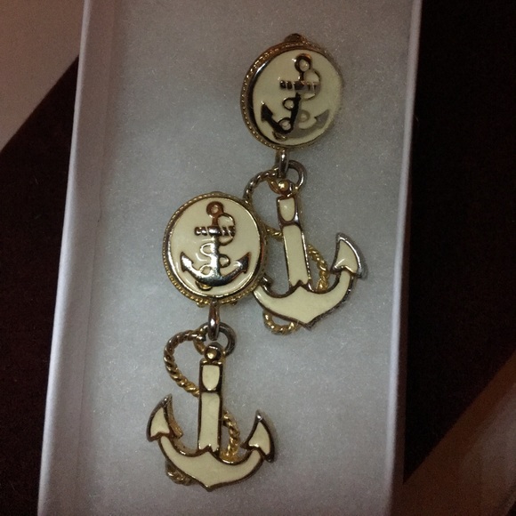 Vintage Anchor Earrings - Picture 1 of 2